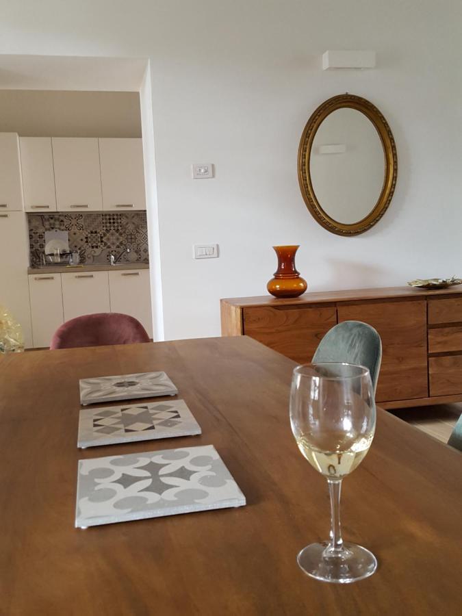 Villa Maghetti - Modernized Flat In Historic Palazzo In The Center Of 루이노 외부 사진