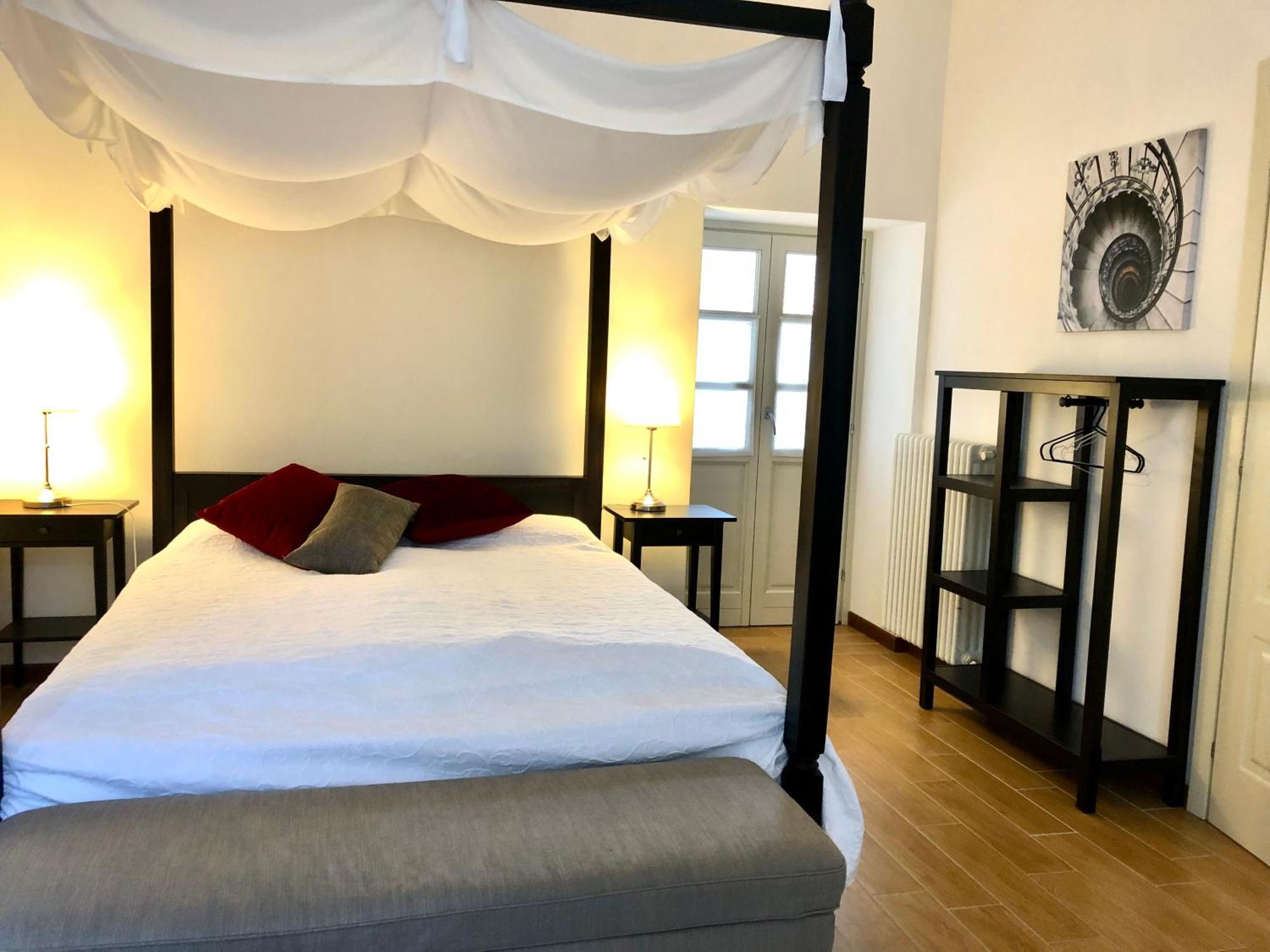 Villa Maghetti - Modernized Flat In Historic Palazzo In The Center Of 루이노 외부 사진