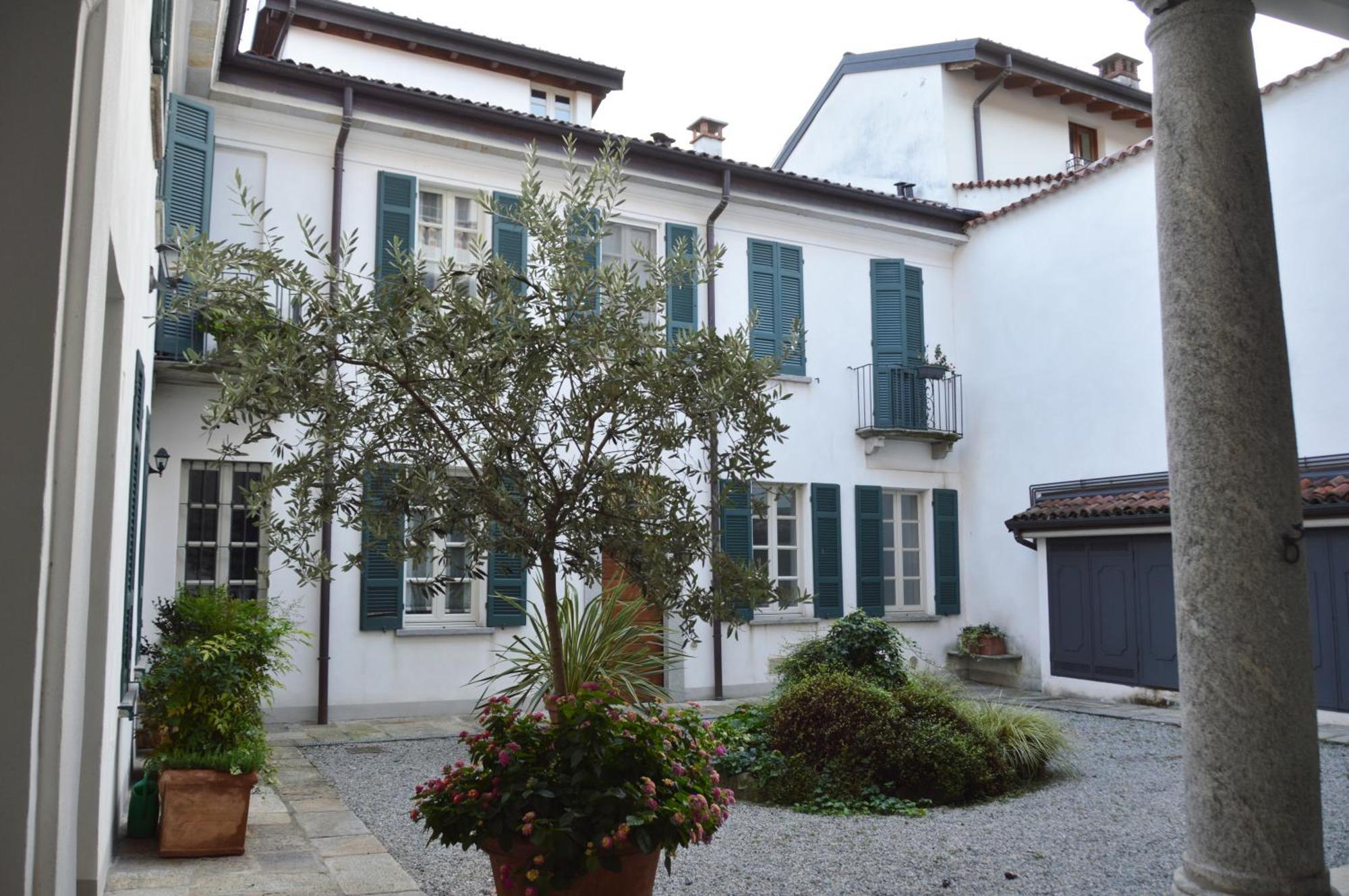Villa Maghetti - Modernized Flat In Historic Palazzo In The Center Of 루이노 외부 사진
