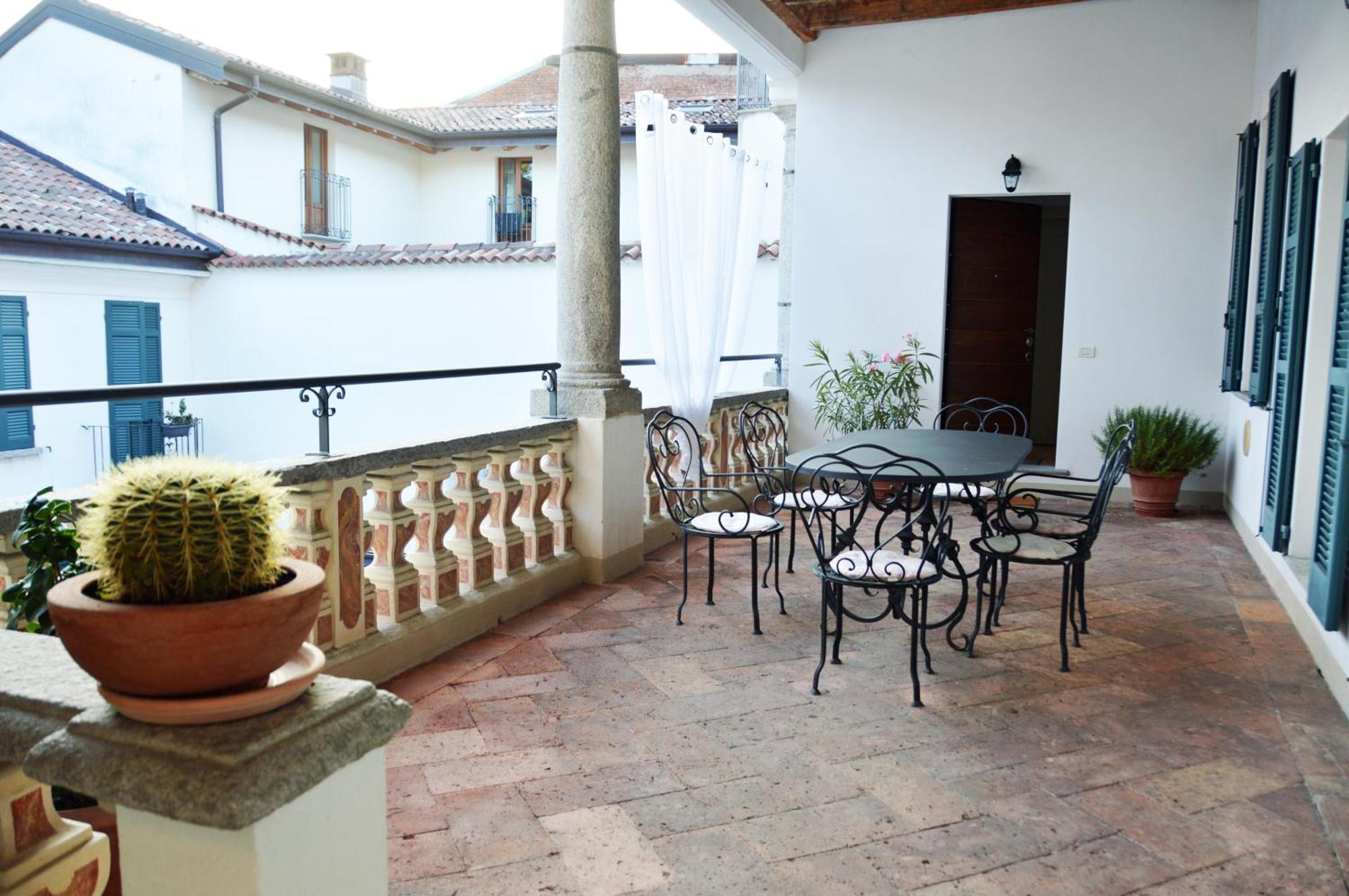 Villa Maghetti - Modernized Flat In Historic Palazzo In The Center Of 루이노 외부 사진